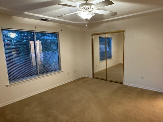 Building Photo - 3707 W Hemlock Ct