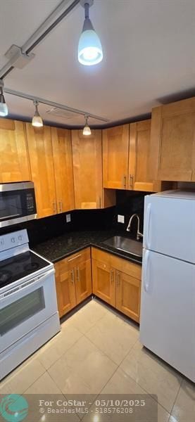 Building Photo - 3930 Crystal Lake Dr