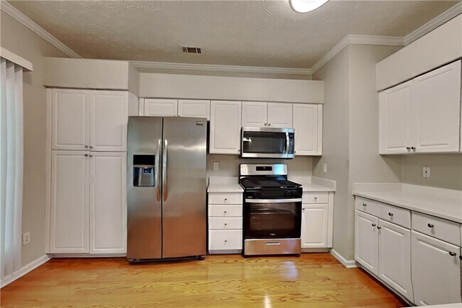 Building Photo - 145 Riversong Dr