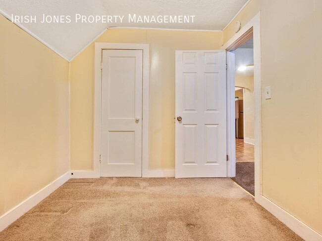 Building Photo - 36 Scott St