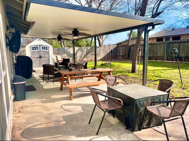 Building Photo - 303 Craigmont Dr