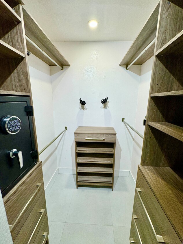 Building Photo - 3936 Arelia Dr S