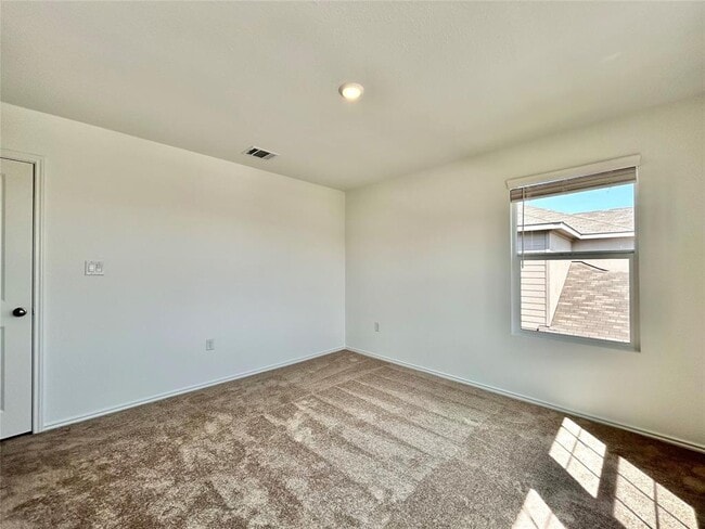 Building Photo - 519 Vantage Dr