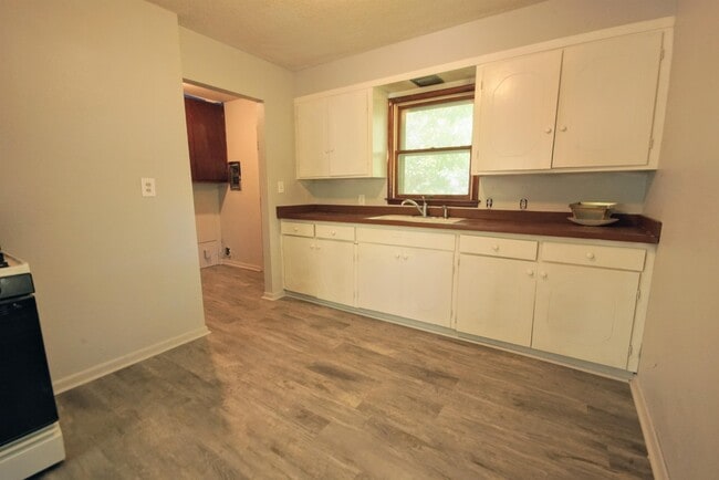 Building Photo - 2731 SE Massachusetts Ave