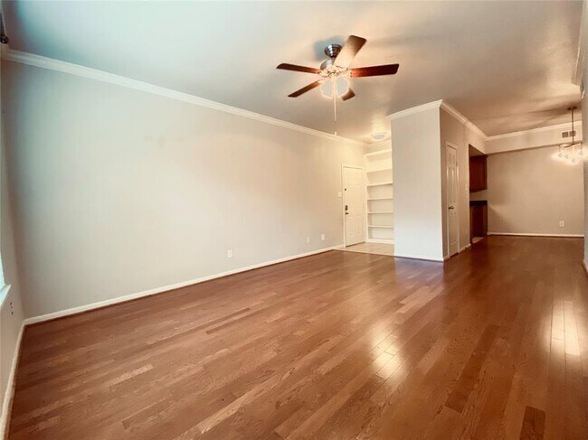 Building Photo - 2255 Braeswood Park Dr