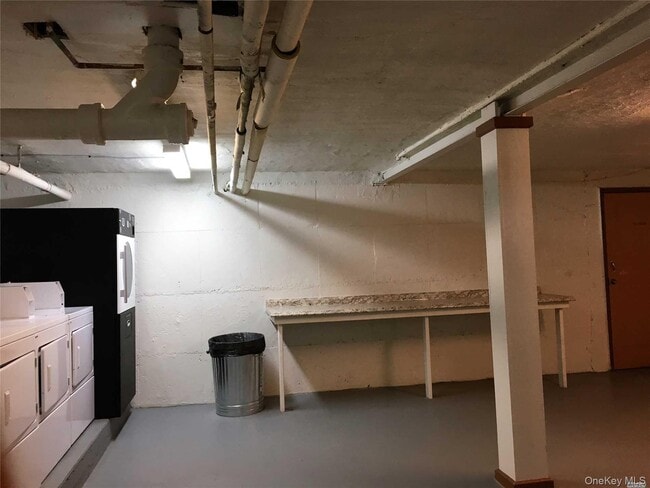 Building Photo - 106 NY-106