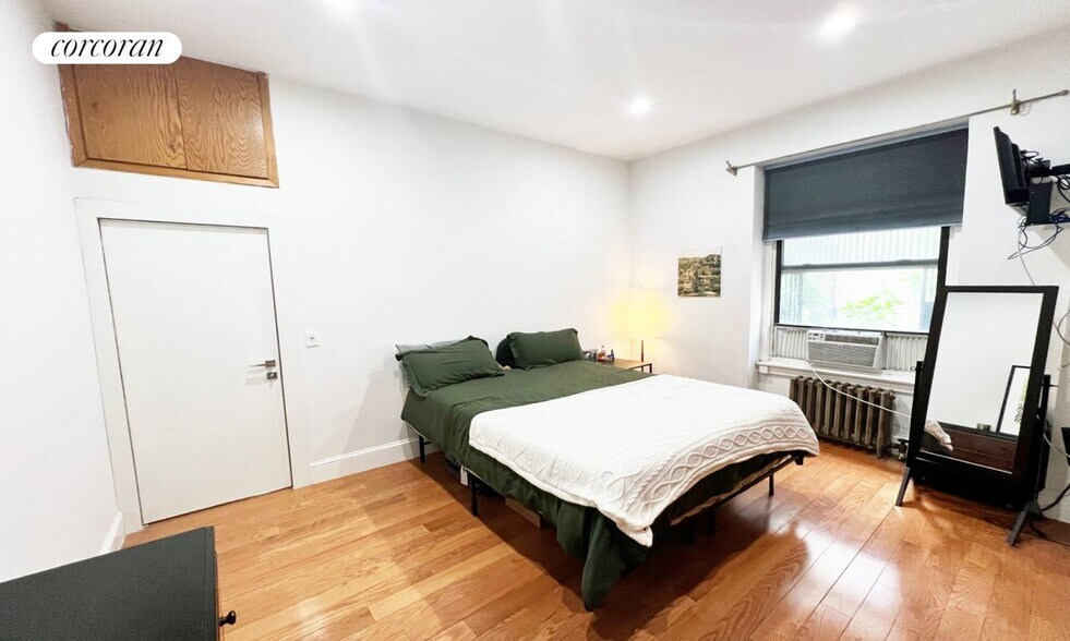 Building Photo - 26 W 97th St