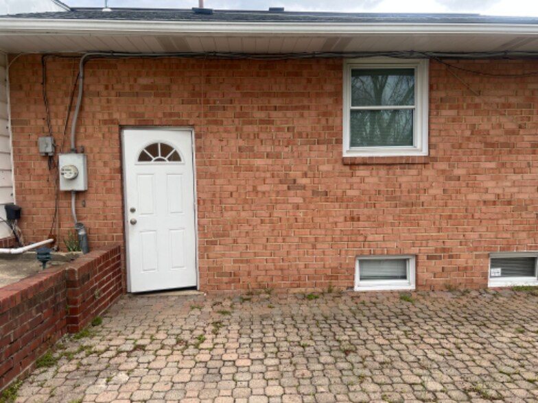 Building Photo - 3123 Calverton Blvd