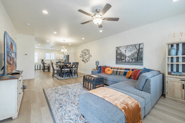 Building Photo - 408 S 680 E