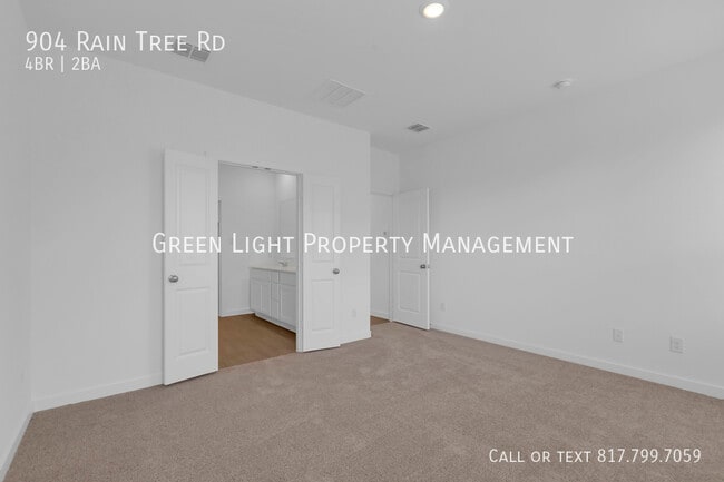 Building Photo - 904 Raintree Rd