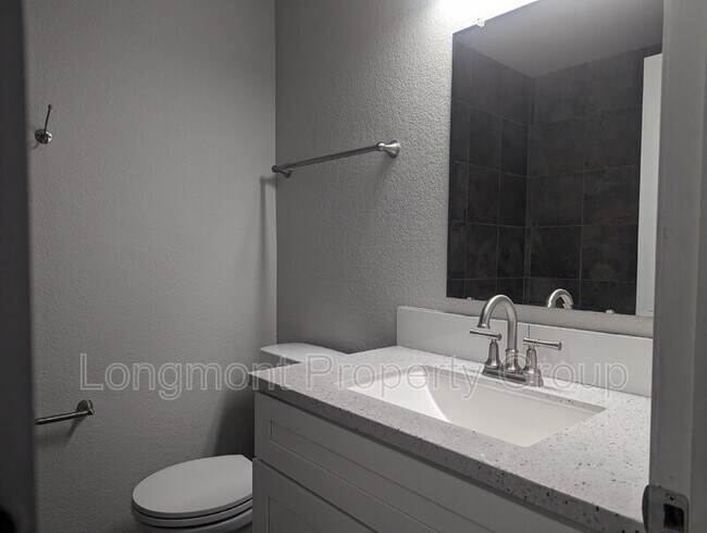 Building Photo - 2306 Steele St