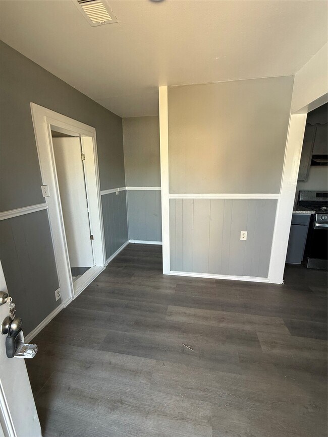 Building Photo - 1300 N 8th St