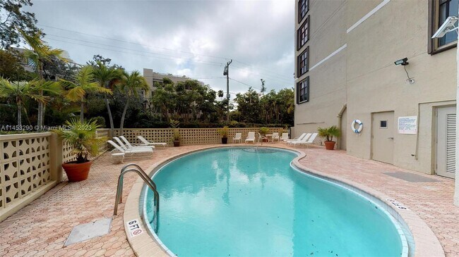 Building Photo - 77 Crandon Blvd