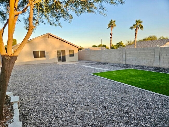 Building Photo - Adorable single story, corner lot home with 3 bedrooms, 2 bathroom and 2 car garage with a huge b...