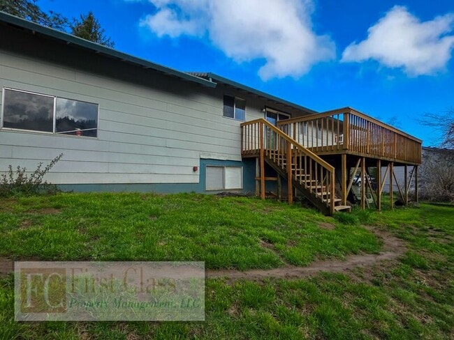 Building Photo - 298 SW Wallula Ave