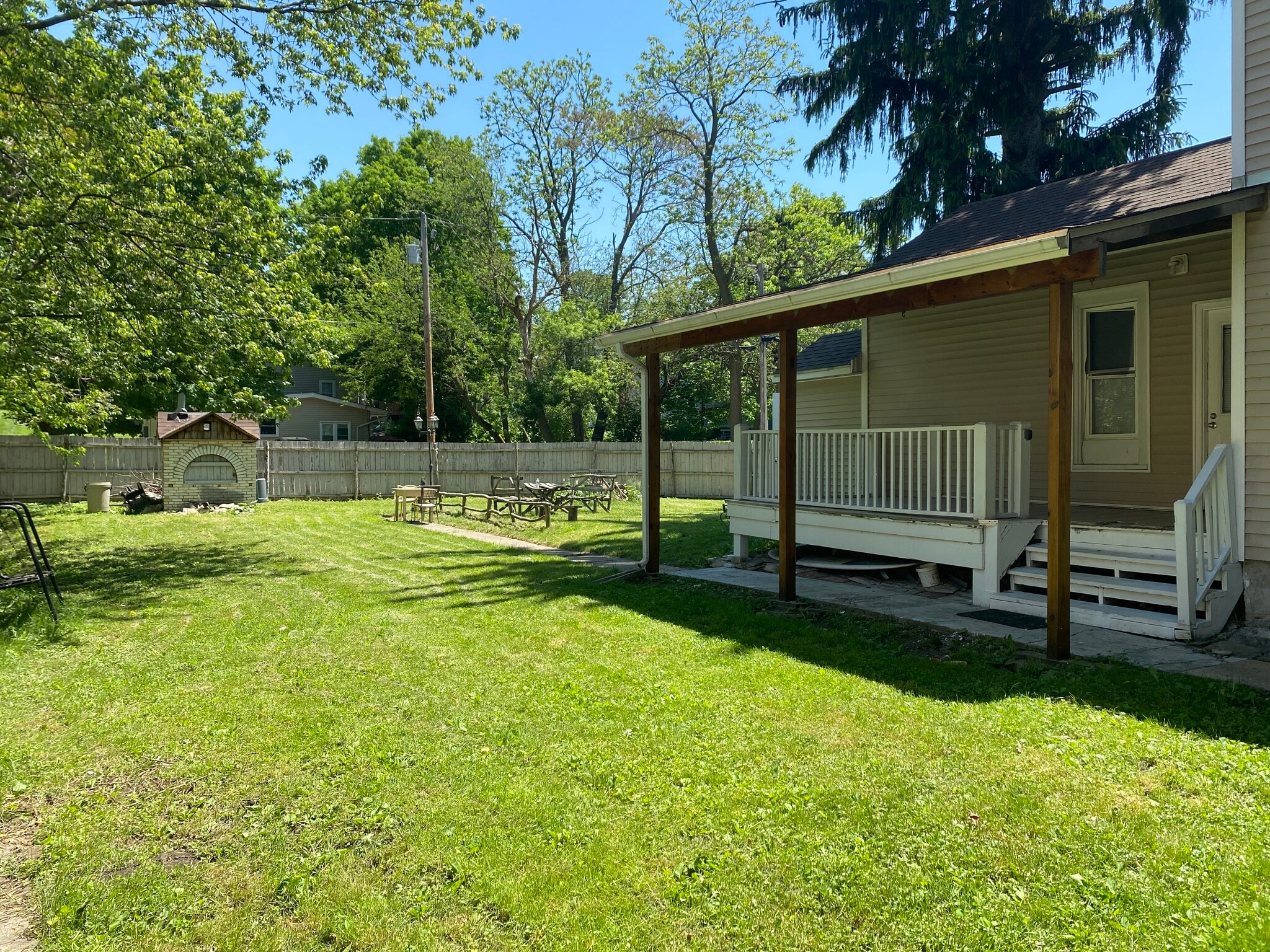 Building Photo - 357 College Ave