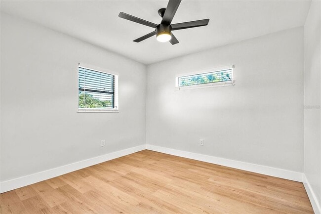 Building Photo - 300 S Nimbus Ave