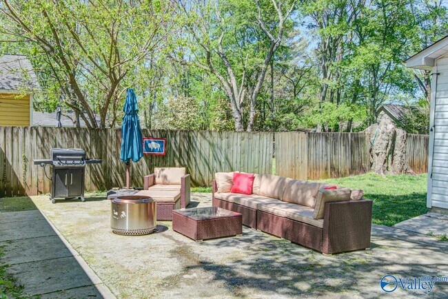 Building Photo - 1605 McCullough Ave NE