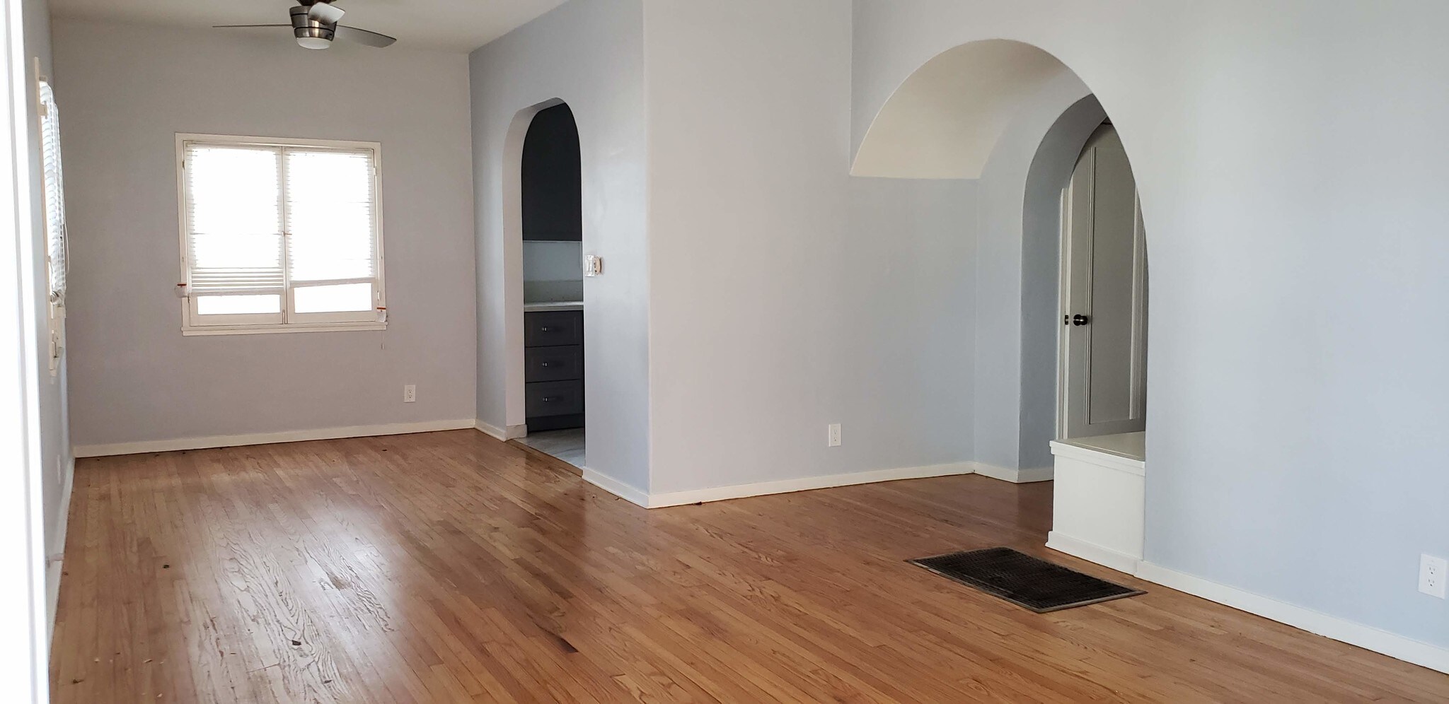 Building Photo - 4212 Degnan Blvd