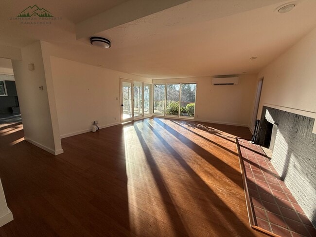 Building Photo - 1808 E 28th Ave