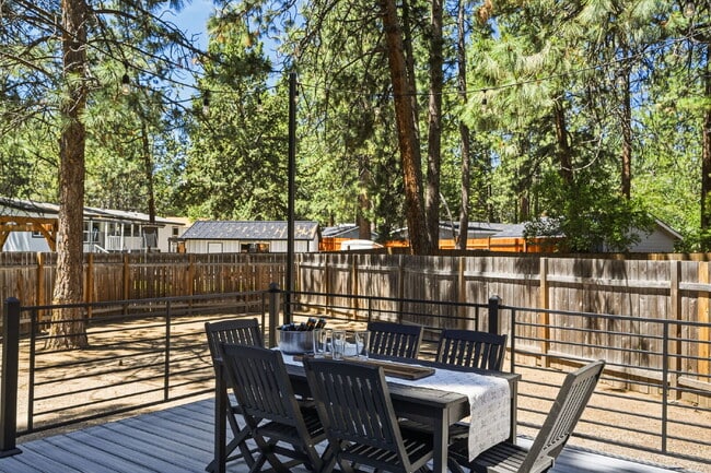 Building Photo - Furnished 3-Bedroom Home in Southwest Bend with Yard Care Included
