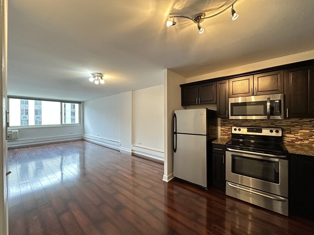 Building Photo - 1442 N Dearborn St