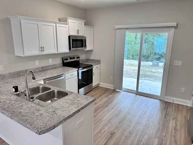 Building Photo - 175 Loren Rd