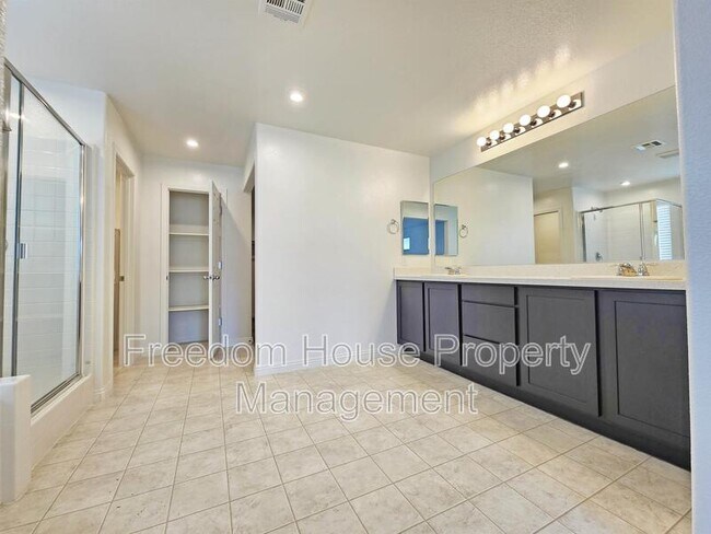 Building Photo - 3821 E Weld Ave