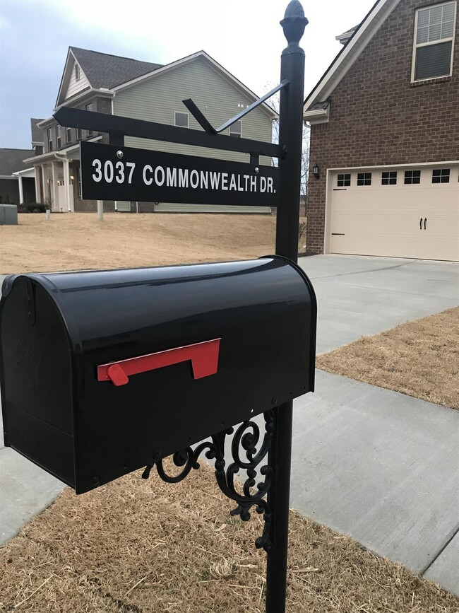 Building Photo - 3037 Commonwealth Dr