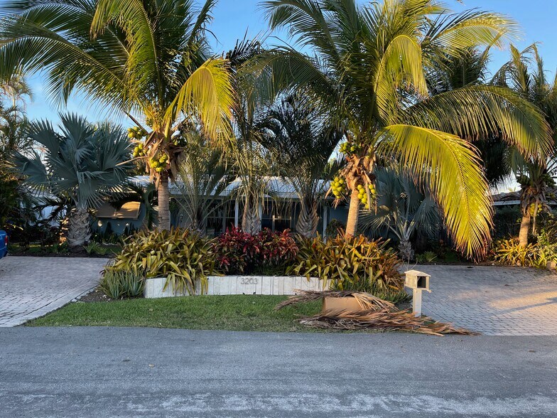 Building Photo - 3203 Marine Dr