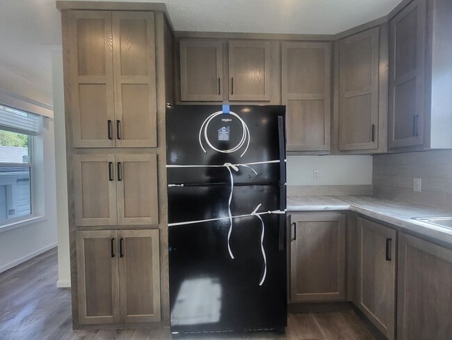 Building Photo - 73 Meadowlark Ln
