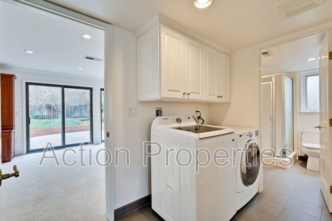 Building Photo - 2685 Yorkton Dr
