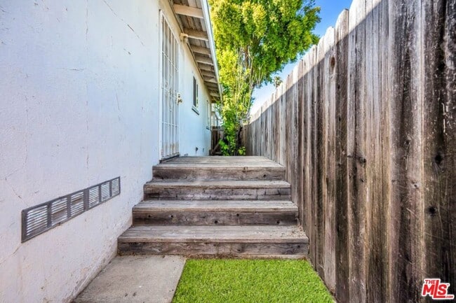 Building Photo - 7318 W 88th St