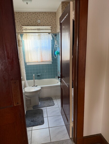 Building Photo - 40 Bennett Ave