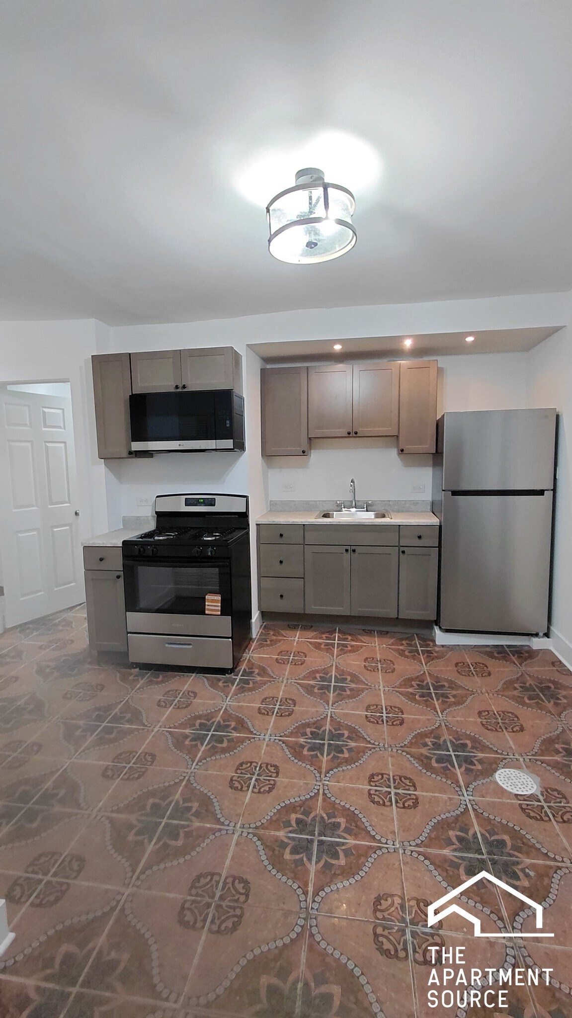 Building Photo - 1255 N Harding Ave