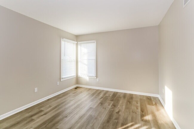 Building Photo - 467 Wheatfield Dr