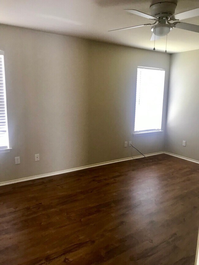Building Photo - GREAT HOME! GREAT LOCATION