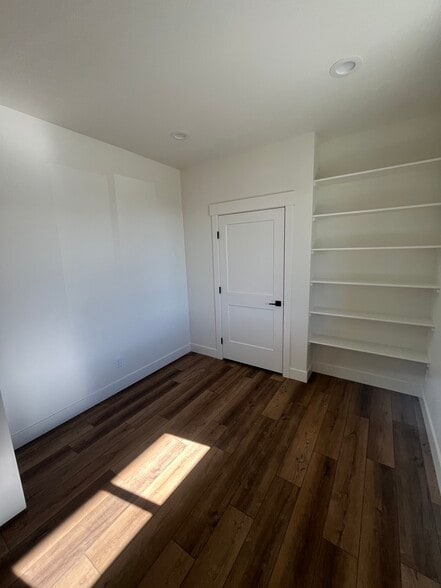 Building Photo - 343 Poppy St