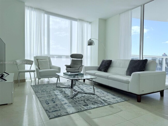 Building Photo - 18201 Collins Ave