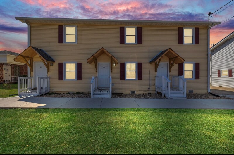 Building Photo - 219 W Flower St