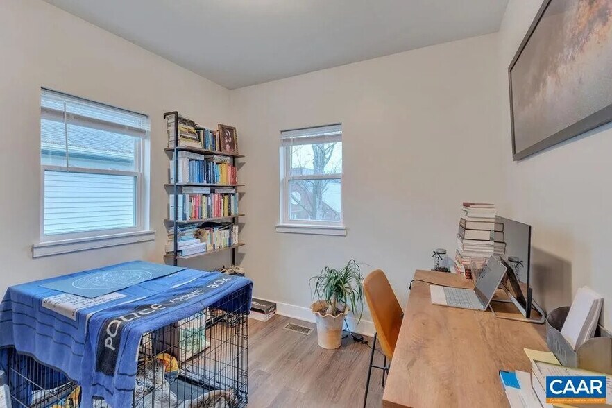 Building Photo - 1304 Poplar St