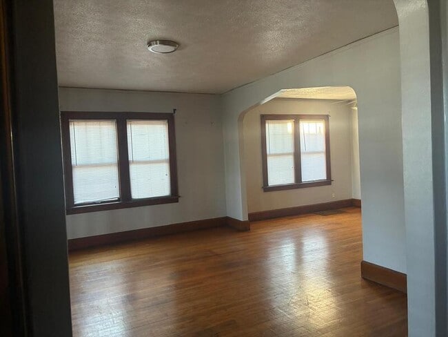 Building Photo - 766 N 1st St