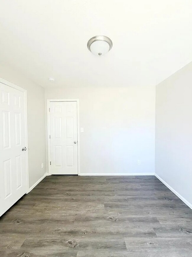 Building Photo - 1707 Oakshire Ln