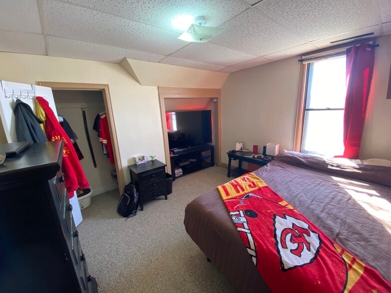 Building Photo - 412 W 14th St