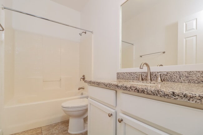 Building Photo - 5123 W Fulton St