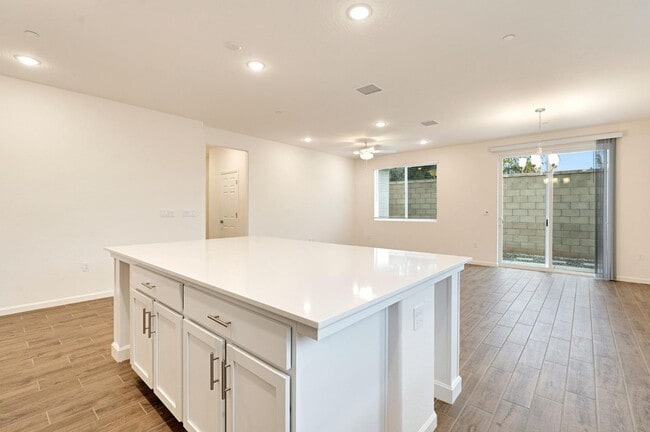 Building Photo - 2143 N Renn Ave