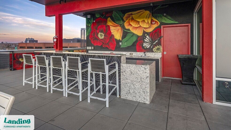 Building Photo - 1000 S Broadway