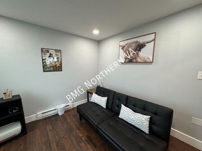 Building Photo - 3245 Rio Dr