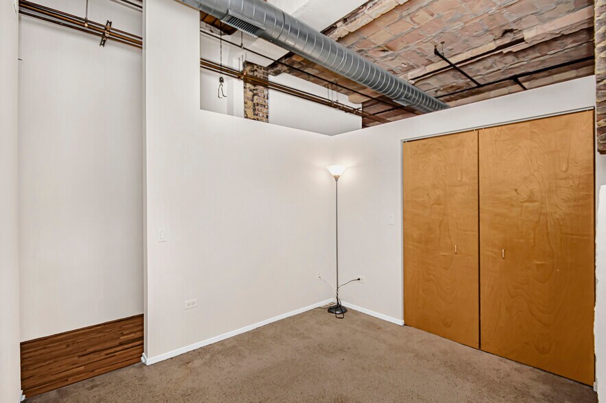 Building Photo - 1500 W Monroe St