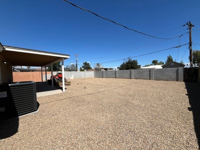 Building Photo - Fully Remodeled 3 Bd 2 Ba in Scottsdale!